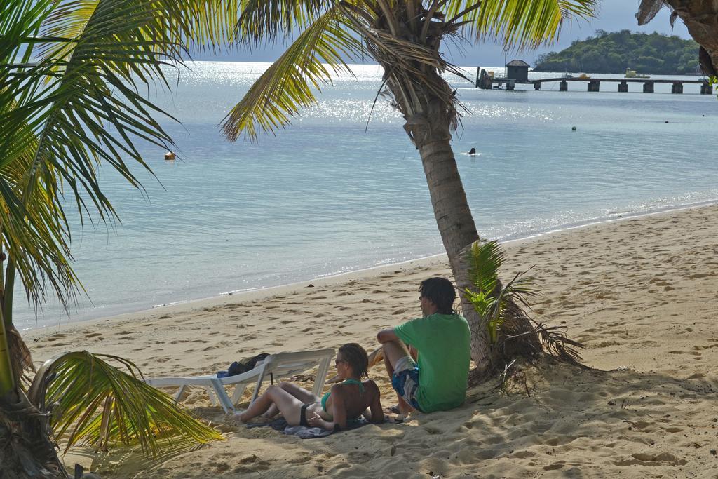 Ratu Kini Backpackers And Dive Resort Остров Мана Екстериор снимка