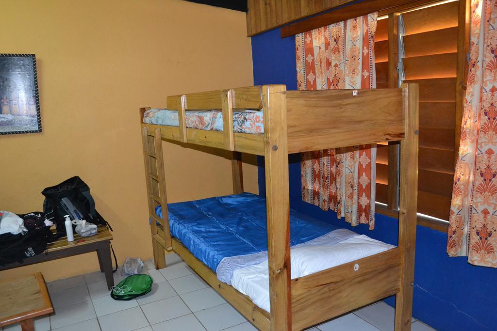 Ratu Kini Backpackers And Dive Resort Остров Мана Стая снимка