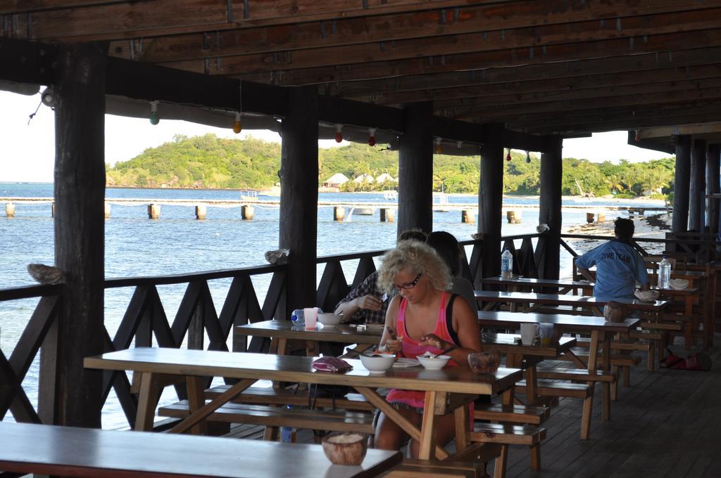 Ratu Kini Backpackers And Dive Resort Остров Мана Екстериор снимка