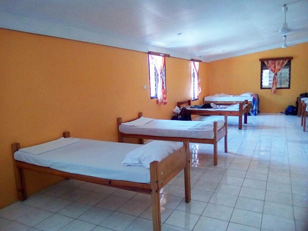 Ratu Kini Backpackers And Dive Resort Остров Мана Екстериор снимка