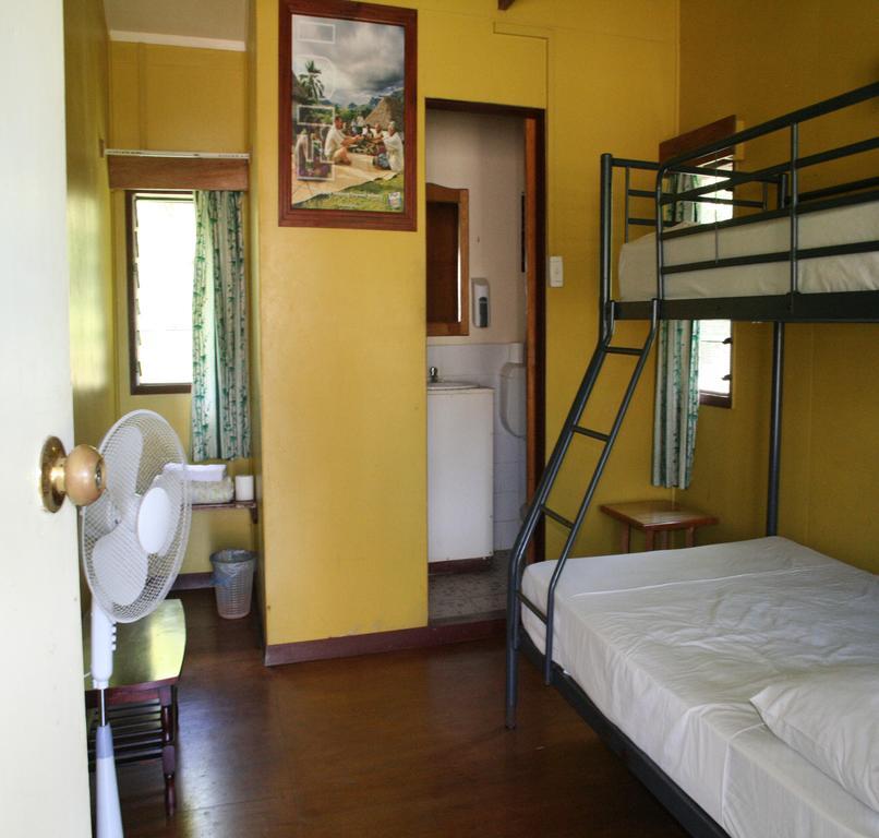 Ratu Kini Backpackers And Dive Resort Остров Мана Екстериор снимка