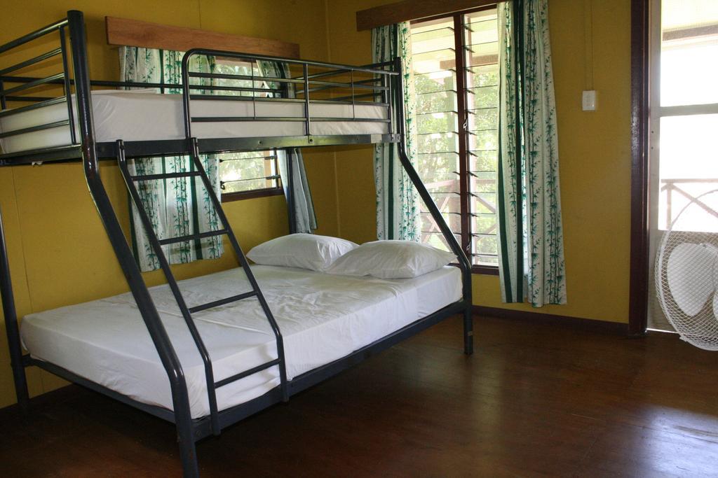 Ratu Kini Backpackers And Dive Resort Остров Мана Екстериор снимка
