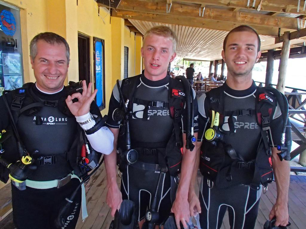 Ratu Kini Backpackers And Dive Resort Остров Мана Екстериор снимка
