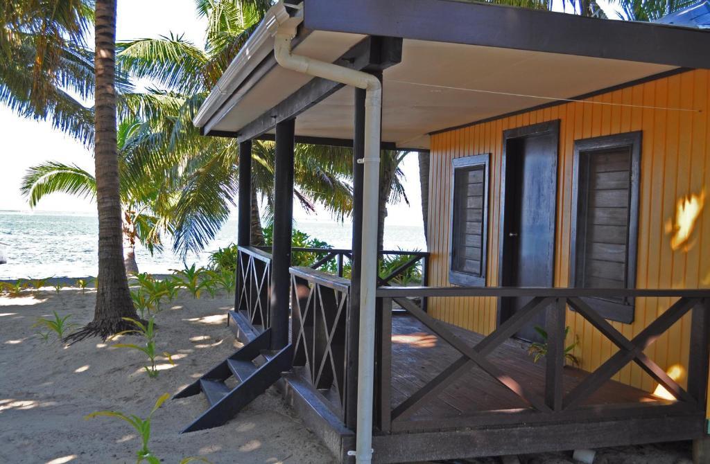 Ratu Kini Backpackers And Dive Resort Остров Мана Стая снимка