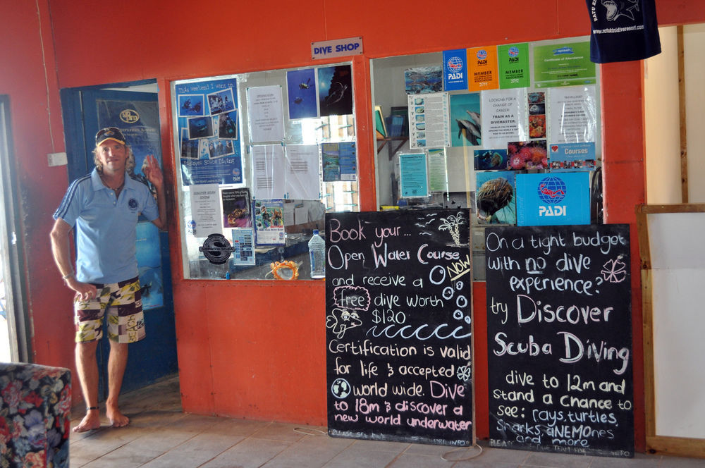 Ratu Kini Backpackers And Dive Resort Остров Мана Екстериор снимка