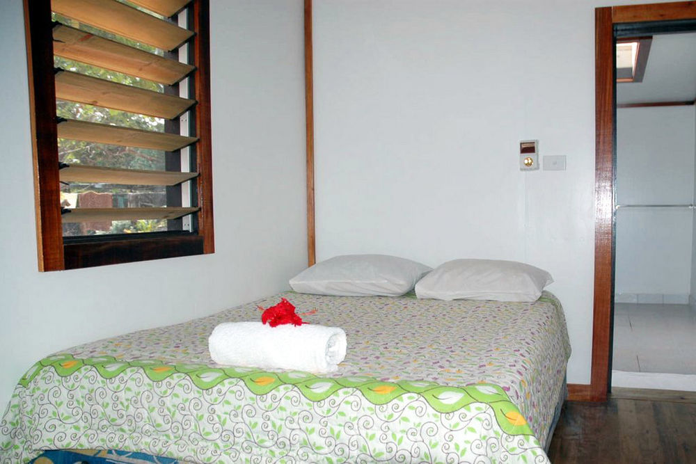 Ratu Kini Backpackers And Dive Resort Остров Мана Екстериор снимка
