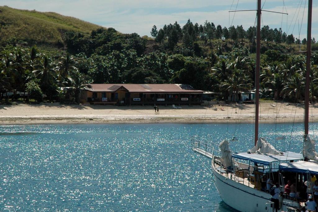 Ratu Kini Backpackers And Dive Resort Остров Мана Екстериор снимка