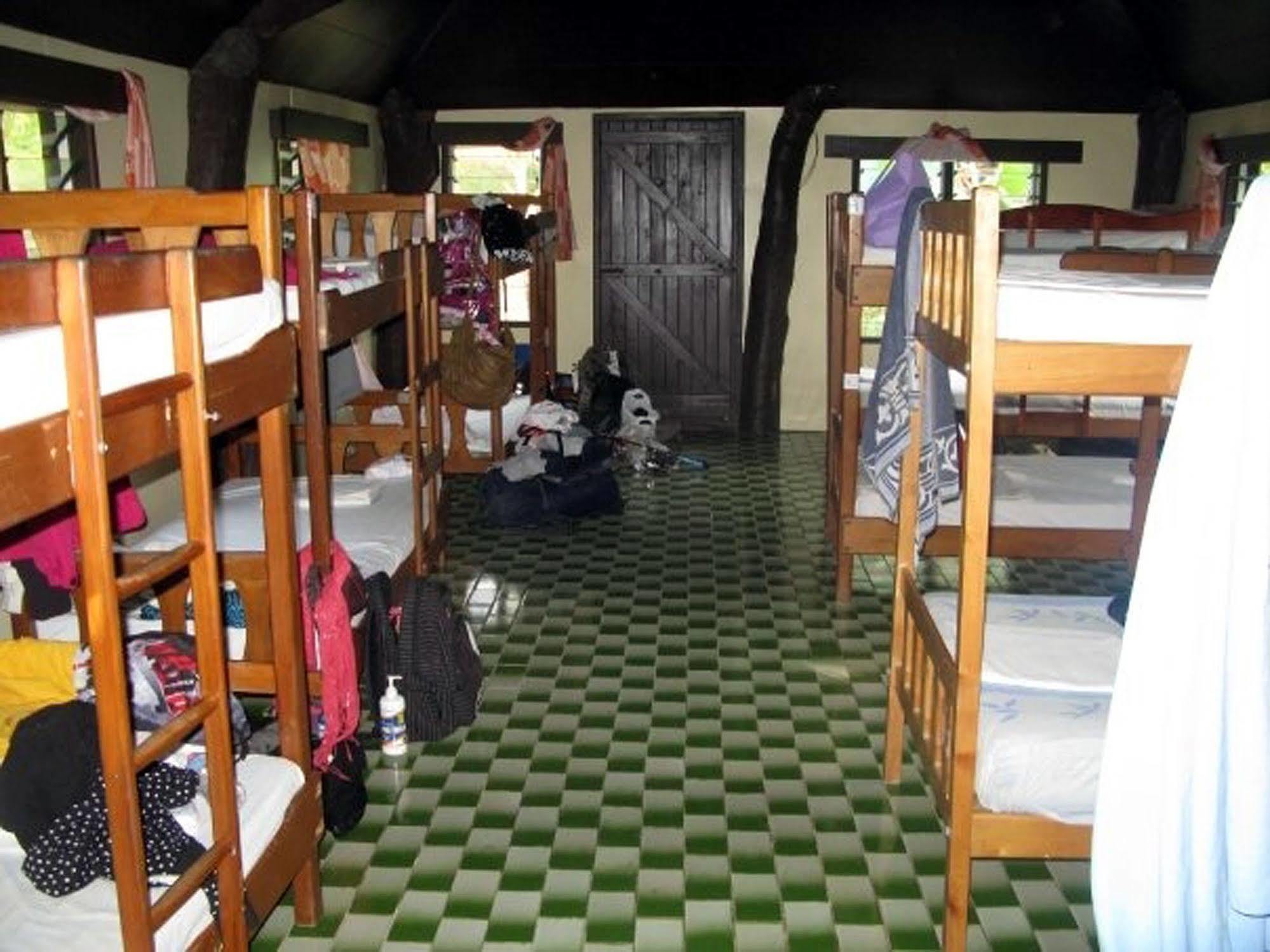Ratu Kini Backpackers And Dive Resort Остров Мана Екстериор снимка